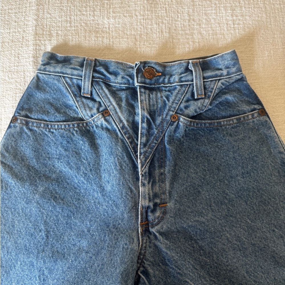 VINTAGE SANTA FE bareback High Waisted Jeans 24 inch waist
Measurements shown.